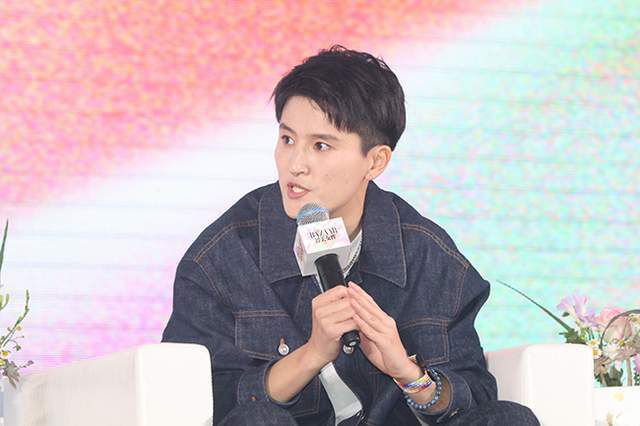 时隔两个多月，影片终于登陆国内院线，然而上映首日票房仅400多万元，引发观众热议。